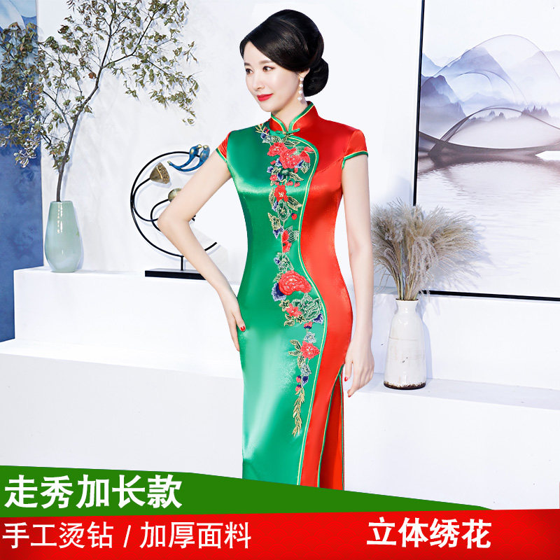 Lengthened qipao 2022 The new female retro-style advanced embroidered walking show has been served with an improved version of the ocean dress