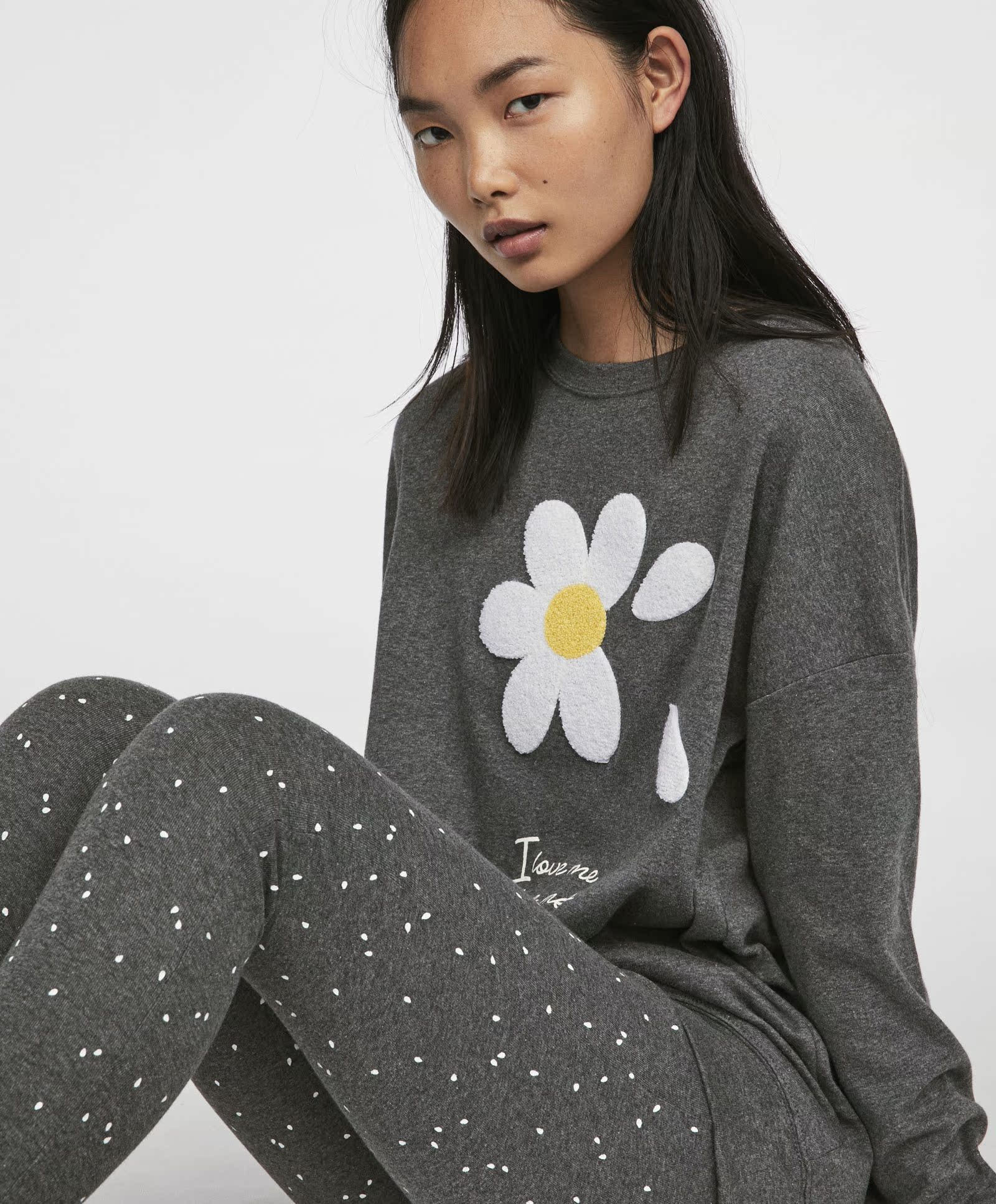 Oysho mùa thu đông giảm giá Daisy mẫu vòng cổ dịch vụ tại nhà Đồ ngủ dài tay nữ Áo thun 30286579893 đồ lót nam
