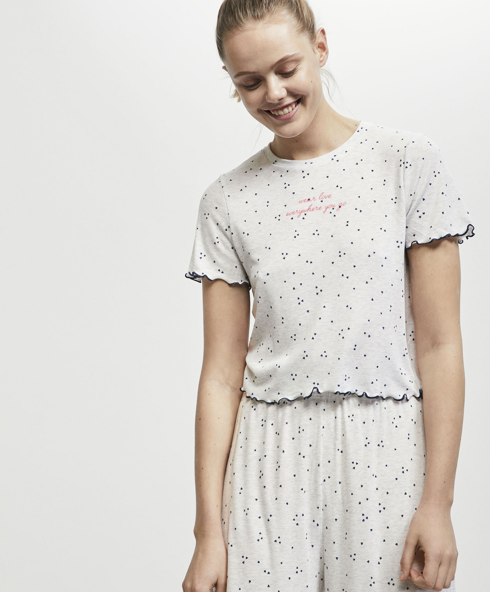 Mùa xuân và mùa hè giảm giá Oysho hình trái tim mẫu vòng cổ dịch vụ nhà ngắn tay T-Shirt đồ ngủ nữ mùa hè 30251160803 bộ thu đông nam nữ