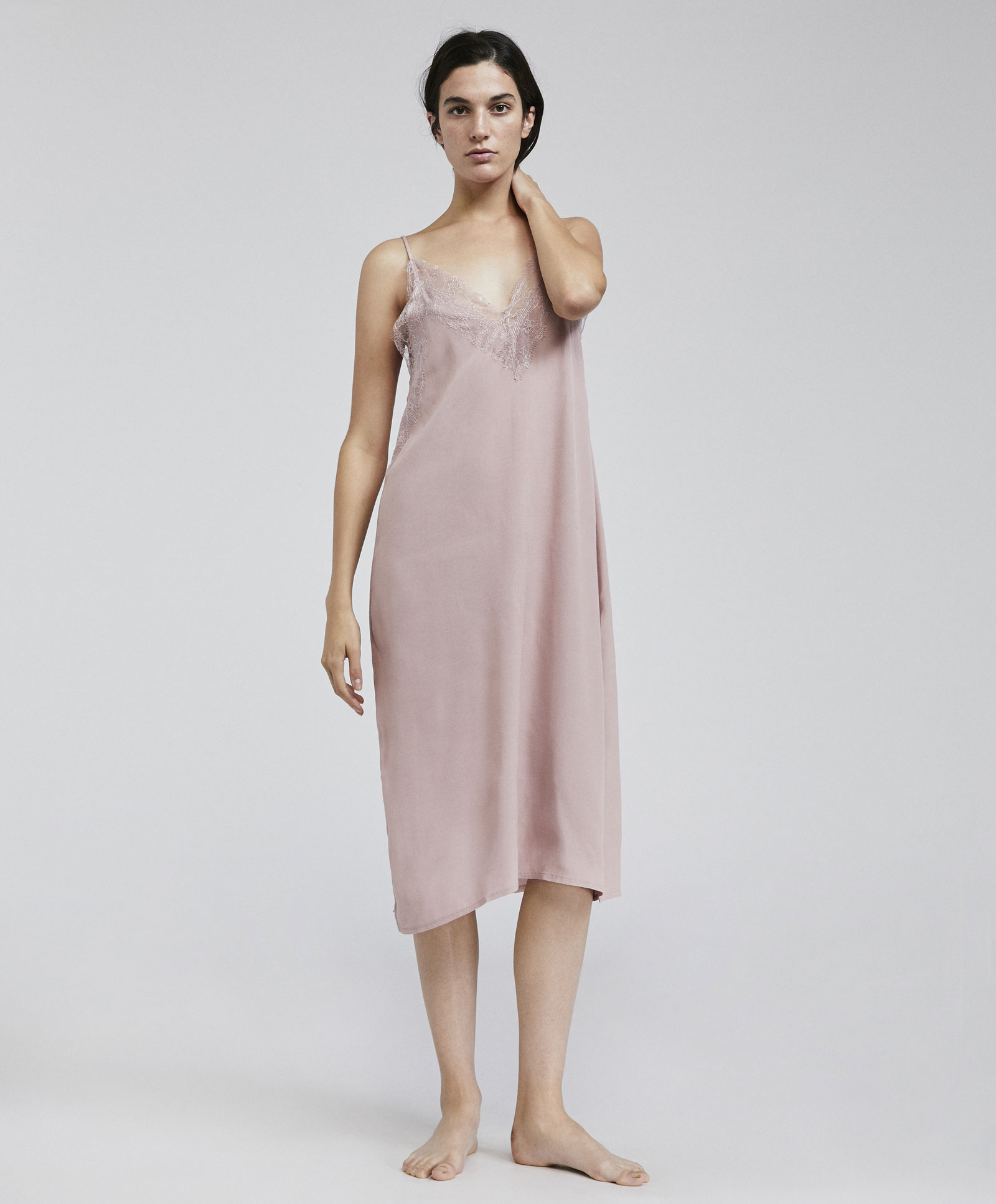 Mùa xuân và mùa hè giảm giá Oysho hồng ren thoải mái dây đeo vai điều chỉnh nhà nightdress đồ ngủ 30271719979 bộ đồ thể thao nam