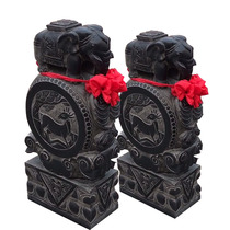 Stone carved door mound a pair of huddling stones imitating the ancient green stone Lions Kirin Elephants Entrance Gate of the Entrance Gate of the Entrance Gate of the Entrance Gate
