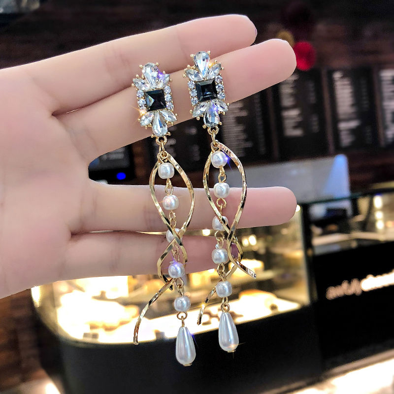 2019 New Silver Needle long version Crystal Pearl earrings female Korean version personality pendant earrings Net red ear jewelry