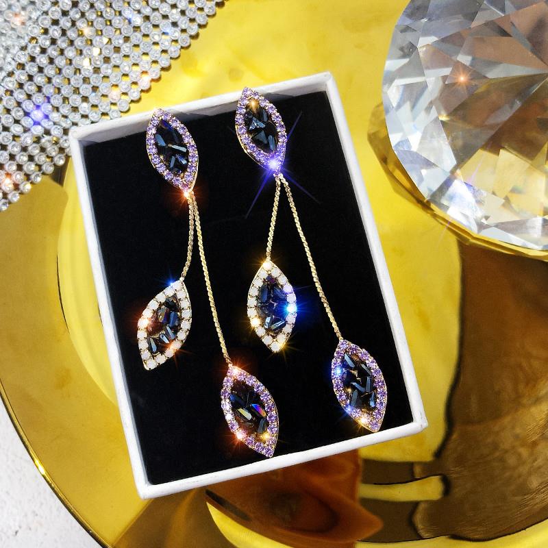 Display with slimmer twinkle earrings female Korean personality fashion 100 hitch-ear-pin mesh red temperamental hyperbolic eared tide