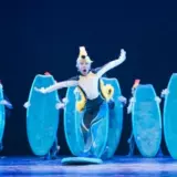 Одиннадцатый маленький лотос в стиле лотоса серфинга пингвин