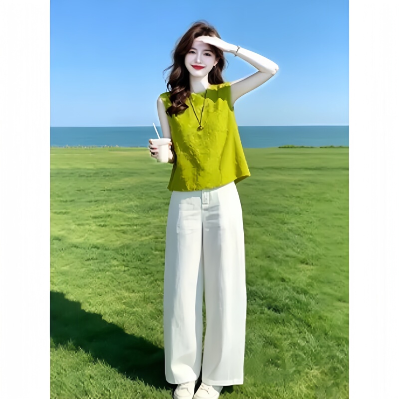 Beautiful Summer Outfit for Petite Figures: Sleeveless Top with a Draping Effect and White Wide-Leg Pants, a Stylish Two-Piece Set for Work