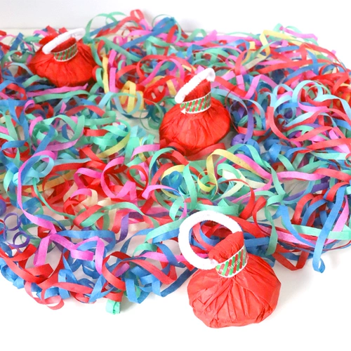 Свадебная рука бросает цвет с днем ​​рождения бумаги -в форме шердового цветочного цветочного паука.