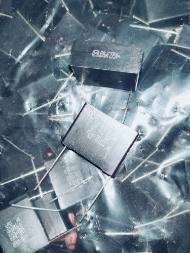 Panasonic Angauge thin film capacitor 0 684K 68UF 275VAC ~ AC X2 P22 5MM