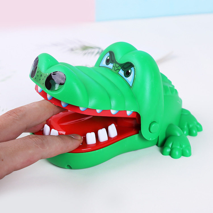 Bite hand crocodile teeth bite finger shark bite decompression decompression artifact vibrato with the same net red children's toy