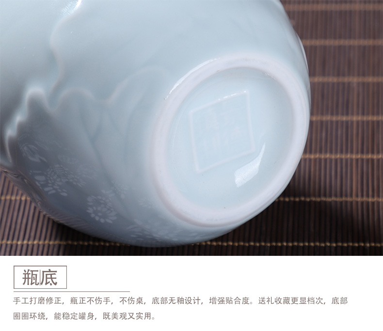 An empty bottle of jingdezhen ceramics a kilo have the antique white little hip household seal wine equipment installed a gift gift boxes