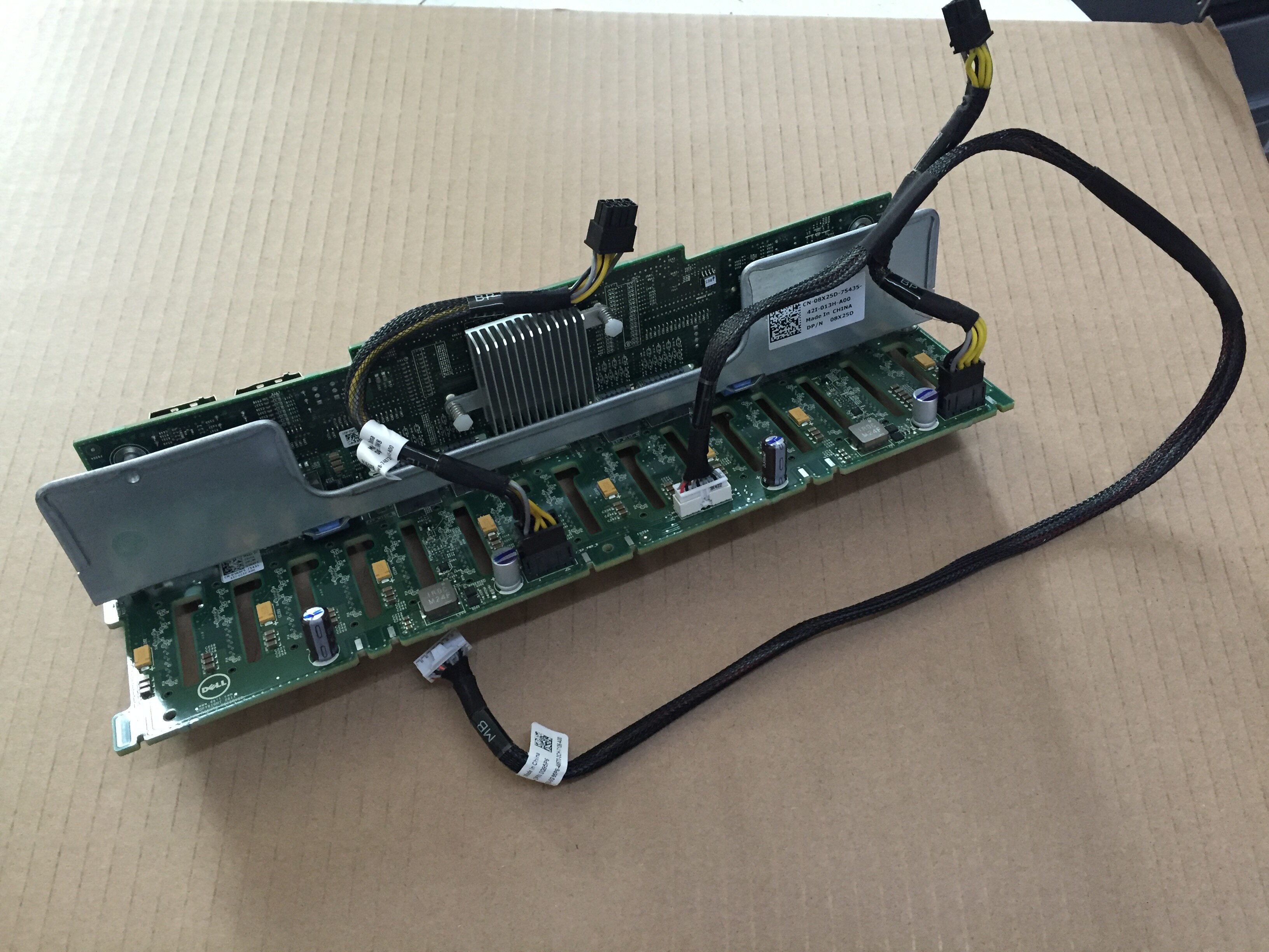 Demolition DELL R720 server hard disc back plate R720 Back plate 8 disc bits 22FYP 022FYP