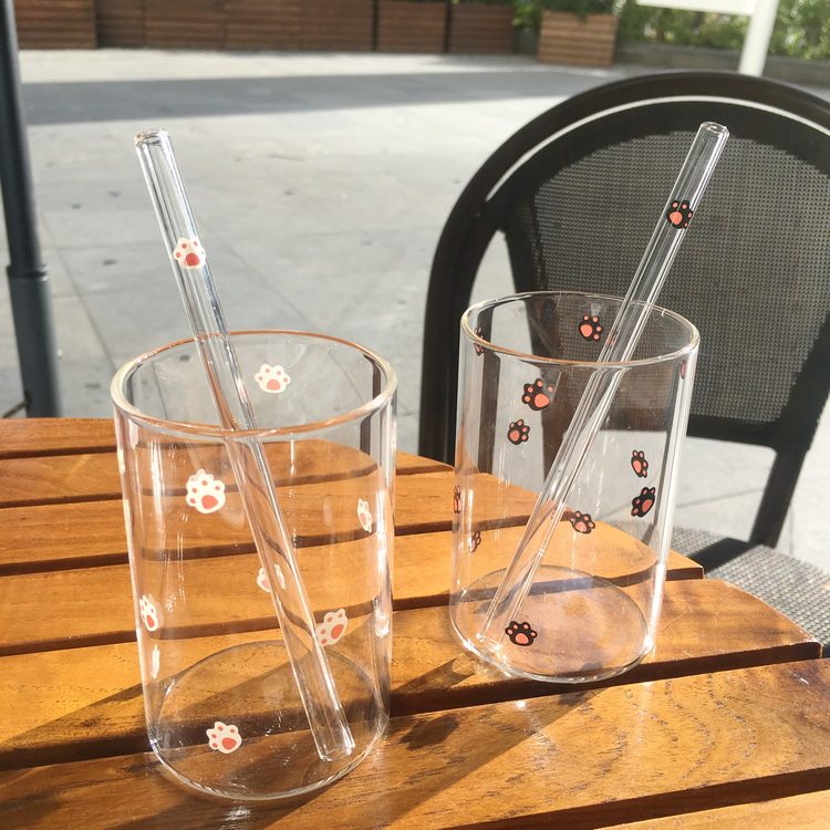 There are cats, small glass straw water cups, 200ML small capacity juice cups, cold drink cups, cat paw control, cute things