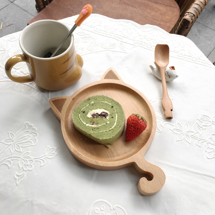 There are cats Creative cat shape wooden dessert plate cute three-dimensional cat ears tail wooden tableware shallow mouth plate