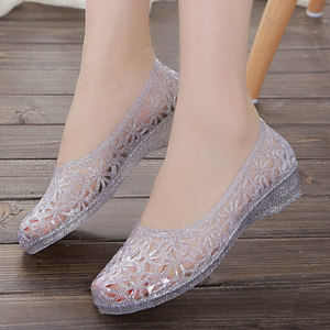 Women's Clogs 2026 New Summer Hollow Plastic Sandals Crystal Shoes Closed-Toe Outdoor Bird's Nest Flat Beach Rain Shoes