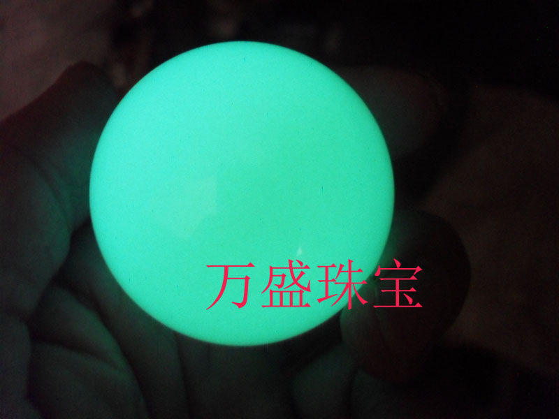 Postage luminous gem original stone night pearl luminous ball luminous stone fluorite ball luminous ornaments strontium boroaluminate