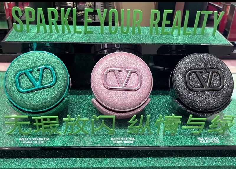 Spot Domestic Counter Valentino Light and Shadow Long-Lasting Makeup Light Cushion Liquid Foundation 14g Limited Edition Black Pink Green Air Cushion Spot Domestic Counter Valentino Light and Shadow Long-Lasting Makeup Light Cushion Liquid Foundation 14g Limited Edition Black Pink Green Air Cushion