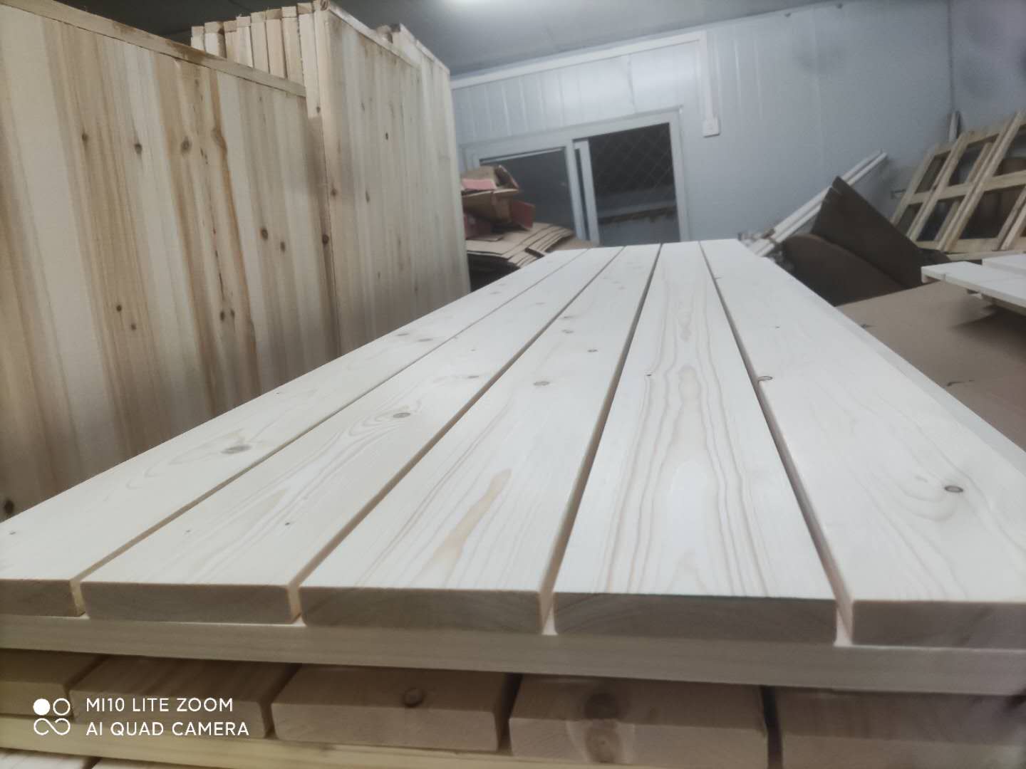 Pine slats tatami floor paving breathable moisture-proof all solid wood formaldehyde-free bed board 2 2 meters more than households