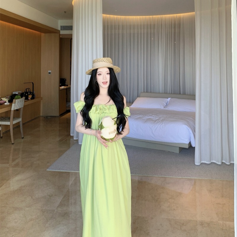 High-End Green One-Shoulder Strapless Dress for Women, Summer Loose-Fitting Slimming Seaside Vacation Style Long Dress
