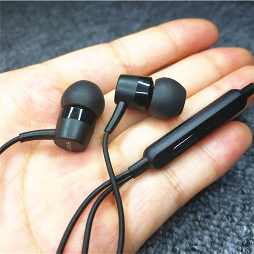 Original Japanese headset stock good mobile phone lanyard wheat in-ear universal headset bass is very comfortable