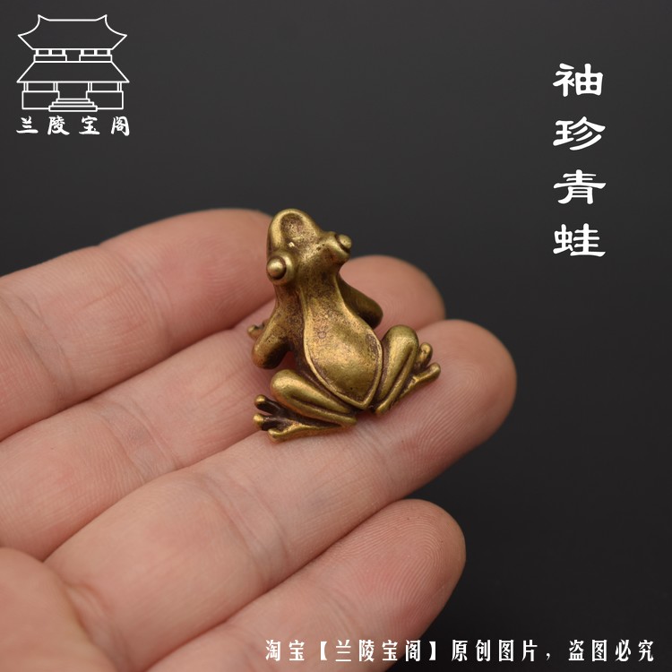 Handmade solid brass mini pocket frog tea pet piece toy pure copper artifacts micro-carved copper antiques