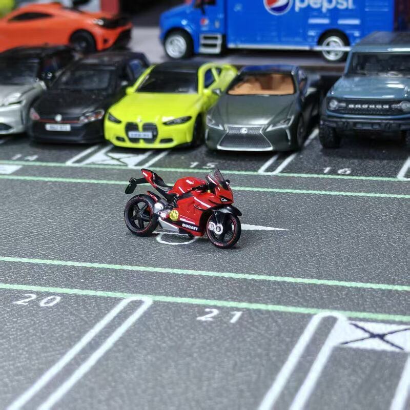 1:64 Ducati V4S Small Scale Alloy Motorcycle Model, Realistic Static Desktop Ornament