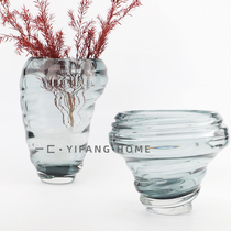 A modern simple model room glass spiral flower living room coffee table restaurant countertop decoration vase fruit plate