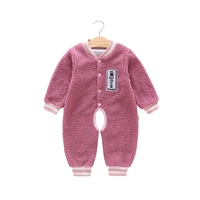 Красивая девушка открытая промежностная куртка