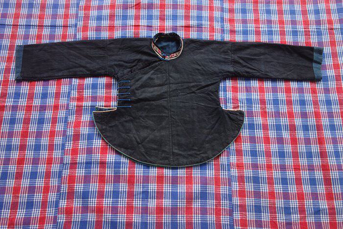 Xiangyin Pavilion Looking for Zhiyin Zhuang ethnic cloth hand-woven cotton chest circumference 62cm height 38cm neck circumference 9cm b-60013