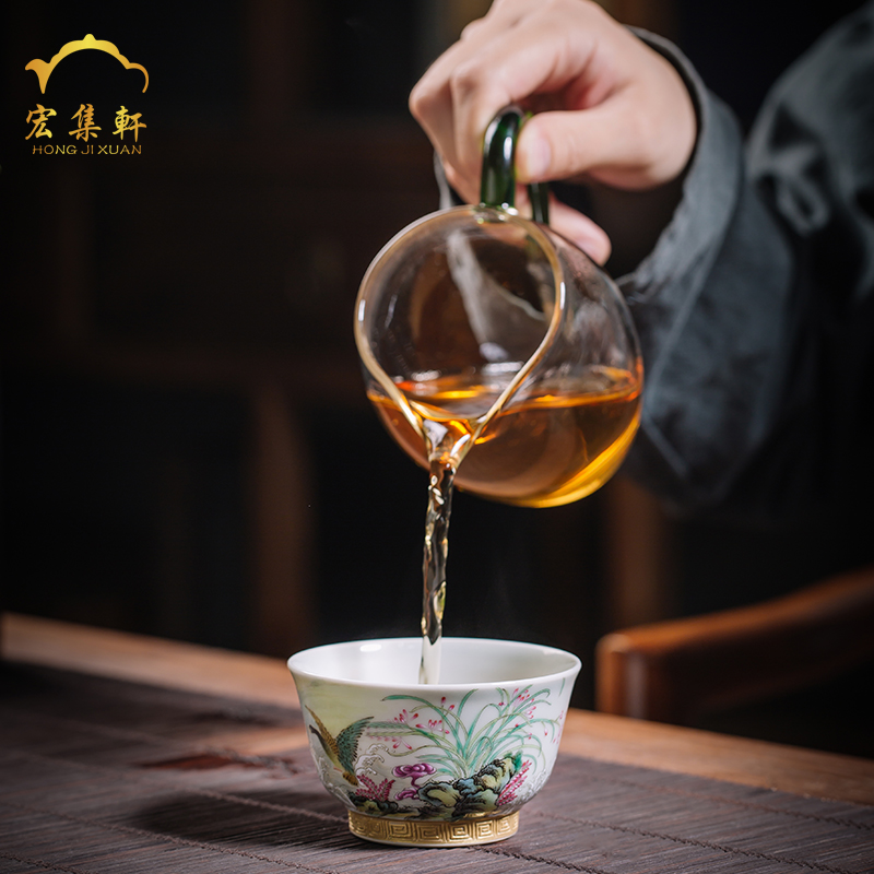 The Master single CPU kung fu tea tea cups of jingdezhen ceramic paint by hand carving pastel colored enamel bowl