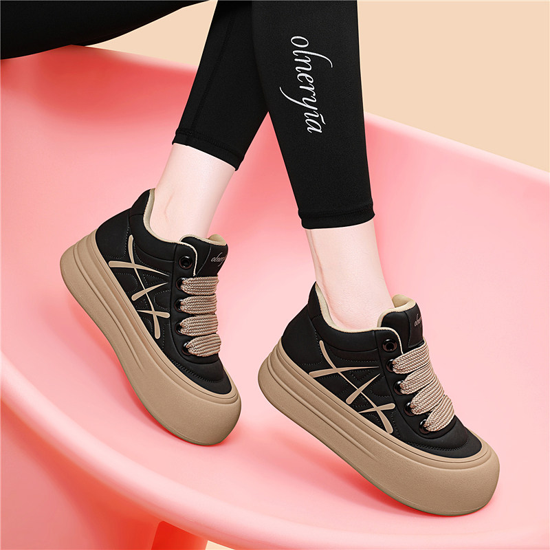 Кожаные туфли с большим носком на толстой подошве; женская осенняя обувь; новинка 2025 года; нескользящая обувь с открытым носком; маленькие кроссовки с высоким берцем для отдыха и путешествий