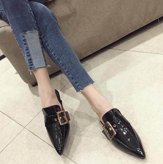 2021 Summer new pointed Baotou in heel coarse heel Fashion Flat Bottom Outdoor Wearing half tug Mueller sandals Women's shoes