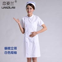 Белый справа -с короткими рукавами на вырез