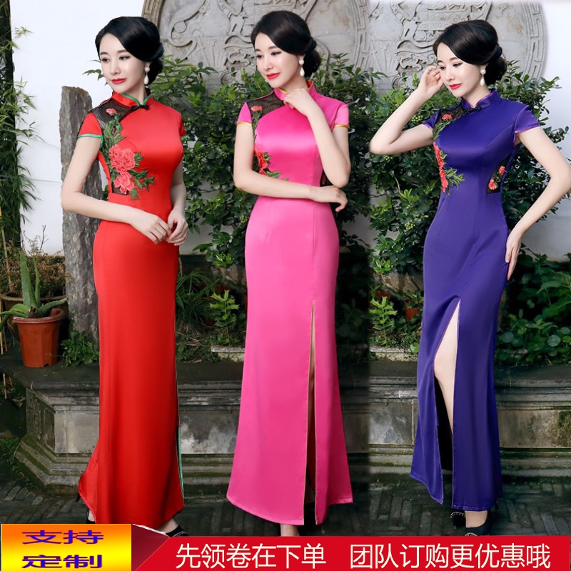 Elegant retro long cheongsam for mother, plus size, Chinese style, with embroidery