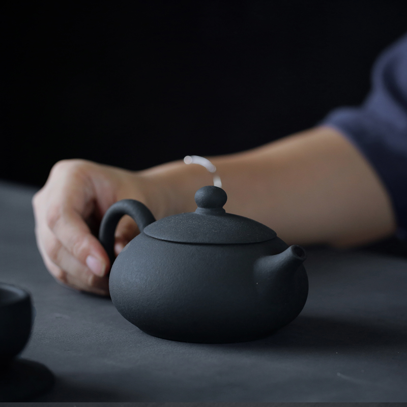 Kate lava rock - kung fu coarse pottery teapot household teapot manual hand grasp pot pot Long Dan pot of xi shi pot