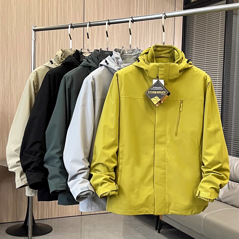 Three-In-One Thickened Warm Outdoor Functional Windproof and Waterproof Mountaineering Workwear Jacket for Men and Women Couples in Mountain Style Three-In-One Thickened Warm Outdoor Functional Windproof and Waterproof Mountaineering Workwear Jacket for Men and Women Couples in Mountain Style