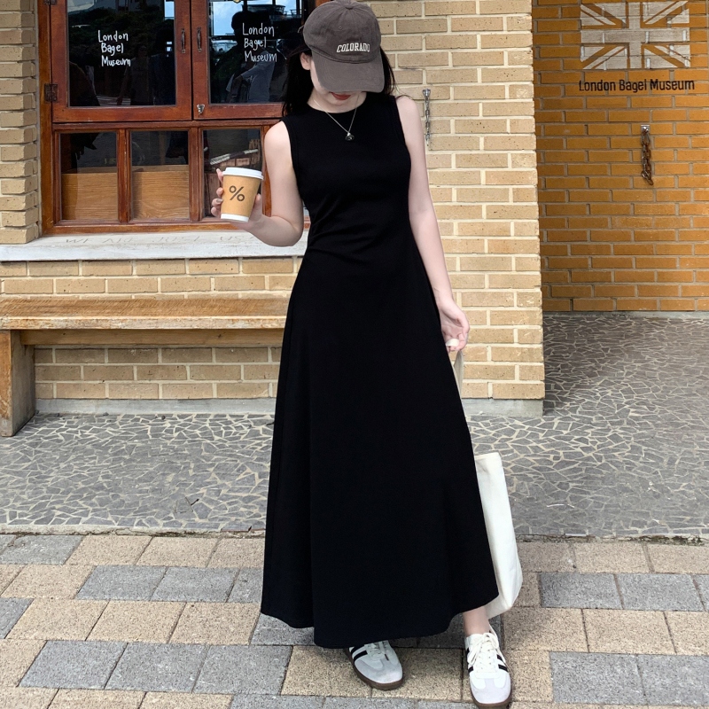 Black Dress for Women, Summer 2025 New Style, Solid Color Sleeveless Tank Dress, High-End, Waist-Cinching, Slimming, Elegant Long Dress