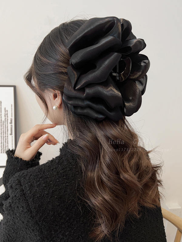 High-End Black Large Fluffy Hair Clip for Women, Cloud Bubble Claw Clip for the Back of the Head, Makes Hair Look Thicker, Shark Clip Hair Accessory