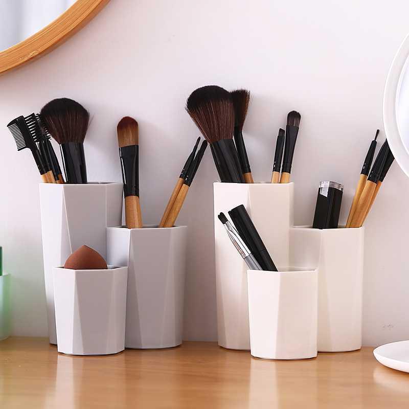 Makeup Brush Containing Bucket Lipstick Red Beauty Egg Cosmetics Containing Box Makeup Desk Finishing Box Tabletop Brow powder brushing cylinder