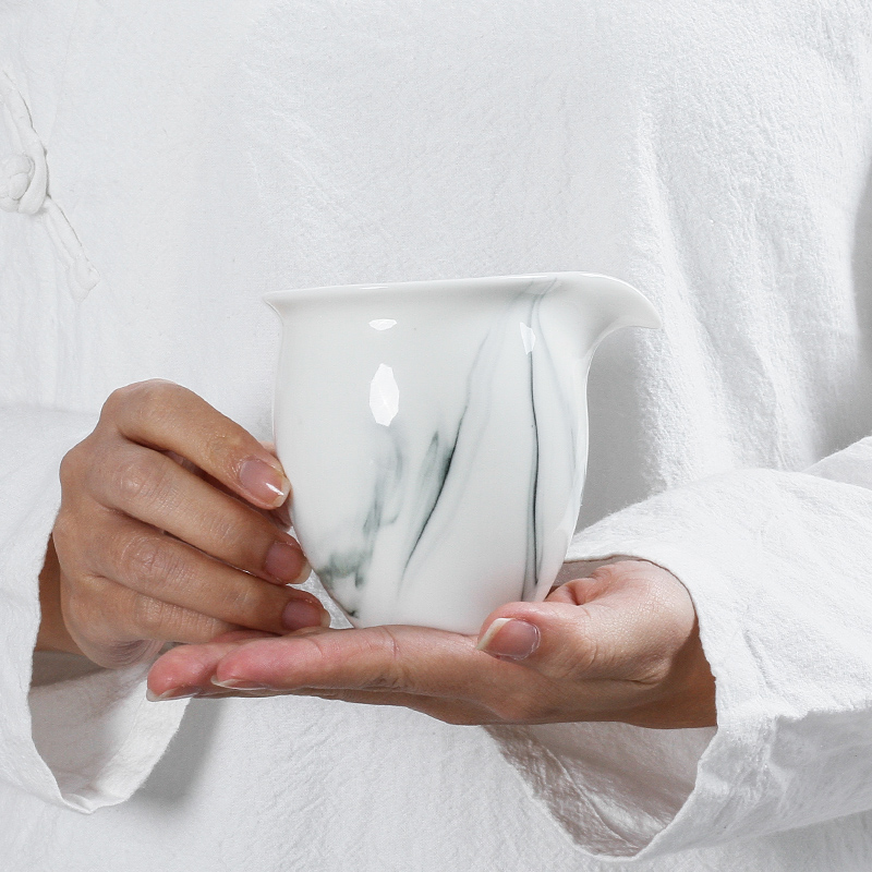 Three thousand Japanese kung fu tea tea village accessories points tea is tea sea and a cup of white porcelain teacup ceramic fair keller