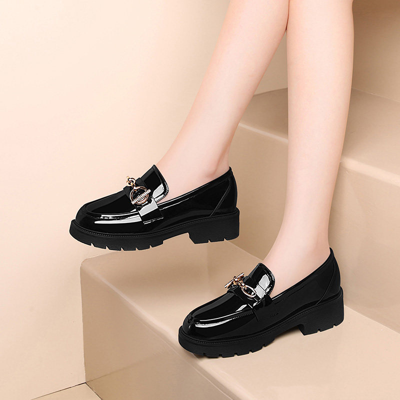 British small leather shoes women's autumn flat bottom 2022 new autumn soft leather single shoes soft bottom one pedal bright leather loafers