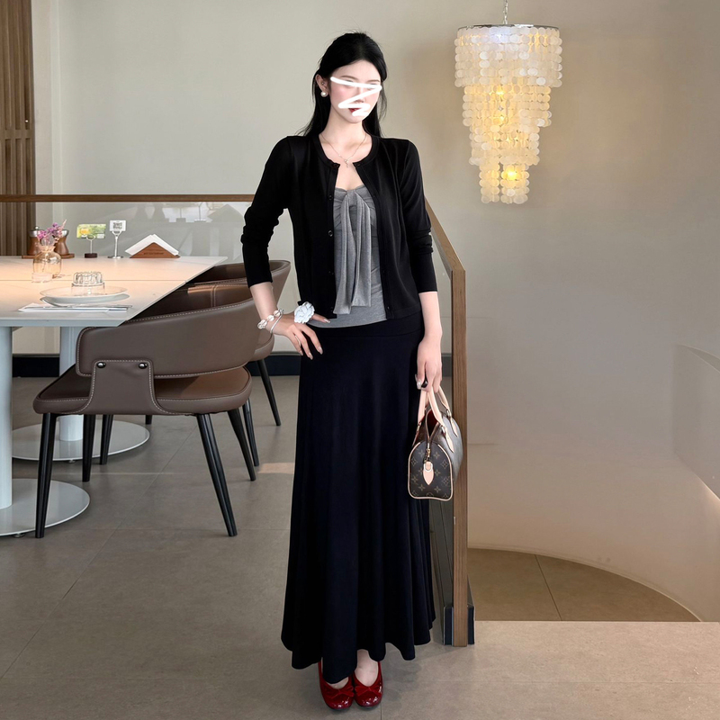 Korean-Style Elegant Black Cardigan and Suspender Skirt Set, New Autumn 2026 Model, Mature and Intellectual Outfit Complete Set