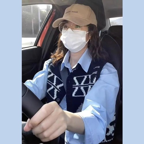 Дизайнерский тонкий трикотажный весенний жилет, весенняя майка топ, летняя рубашка, тренд сезона, премиум класс