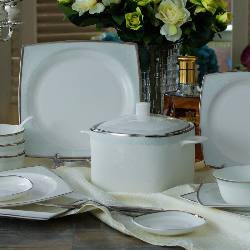 Jingdezhen ceramics European dishes plate of 62 head of Korean contracted silver edge ipads porcelain tableware set dinner plate to get I