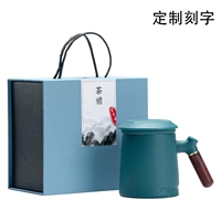 Ручка чашки (подарочная коробка) темно-зеленого цвета с золотой каймой с индивидуальной гравировкой.