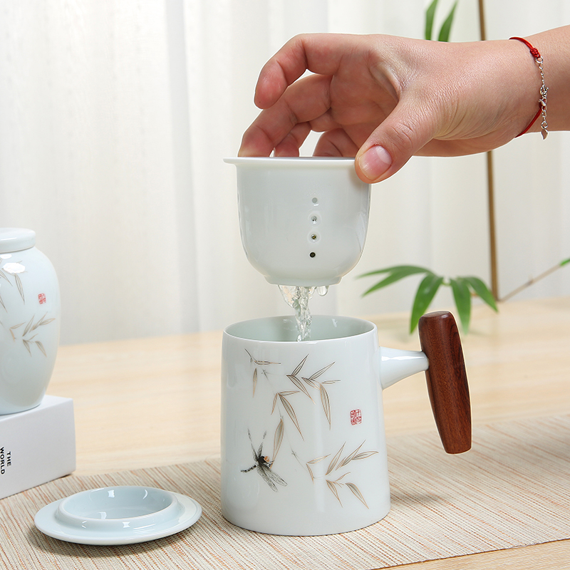 Ceramic keller with cover creative large capacity filter glass keller office coffee cup home mercifully flower tea cups