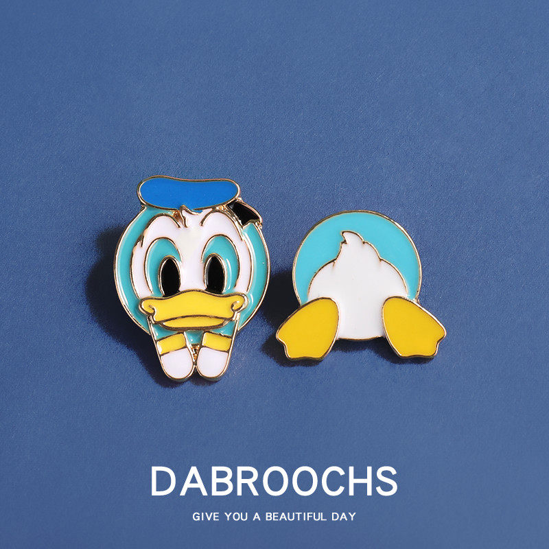 Donald Duck Brooch Cute Japanese Cartoon Winnie the Pooh Metal Badge Couples A Pair of Clothes Collar Pins