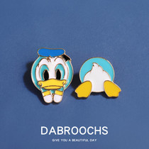 Donald duck brooch Cute Japanese cartoon Winnie the Pooh metal badge couple a pair of clothes collar pin pins