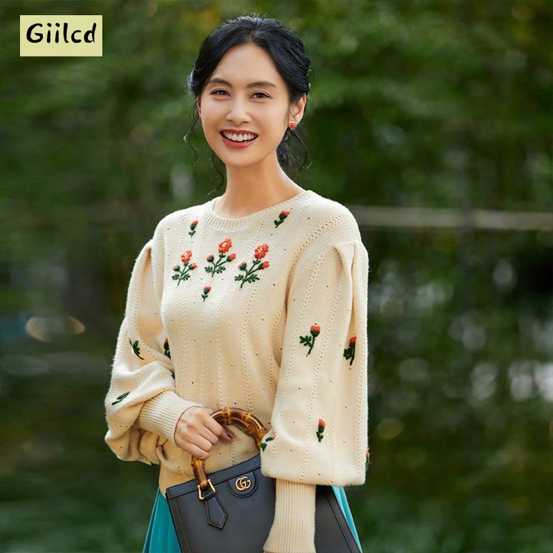 Li Zhien iu (the same style as the star) lantern sleeve sweater women's autumn and winter retro embroidery short knitted sweater top