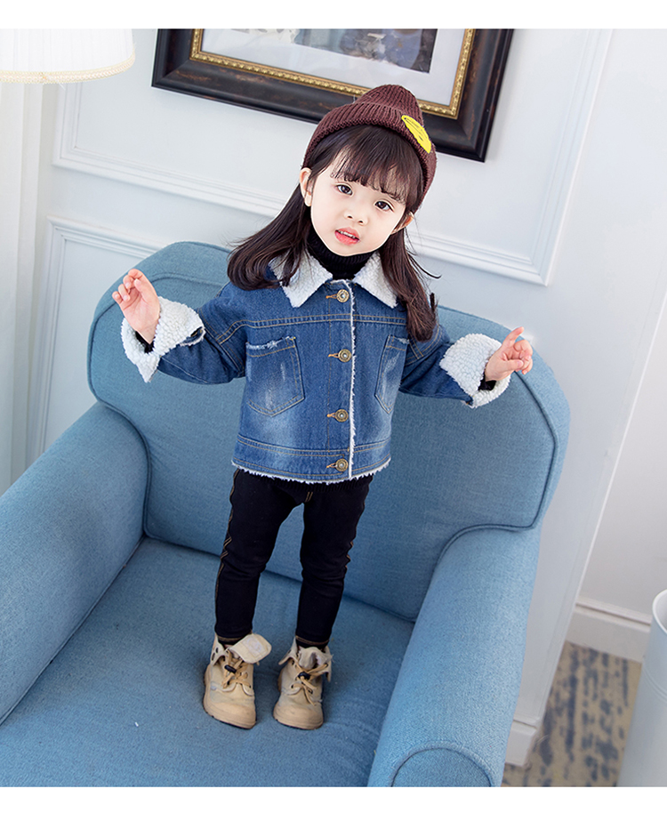 Quần áo thu đông cho bé gái cộng với áo khoác nhung nhung 2018 mới 1-5 tuổi cho bé áo khoác da cừu dày 3 mùa đông thủy triều quần áo trẻ em hàn quốc