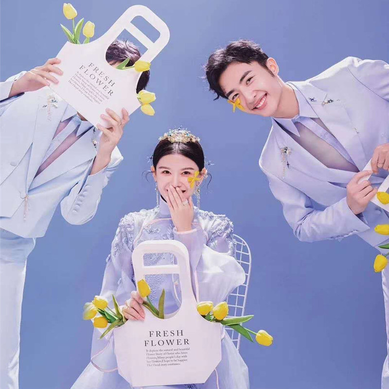 Nordic Wedding Dress Photography Extreme Minimalist Indoor Light Luxury White Yellow Pink Tulip Balsamic Hand Holding Flower Emulation Photo Bag Props