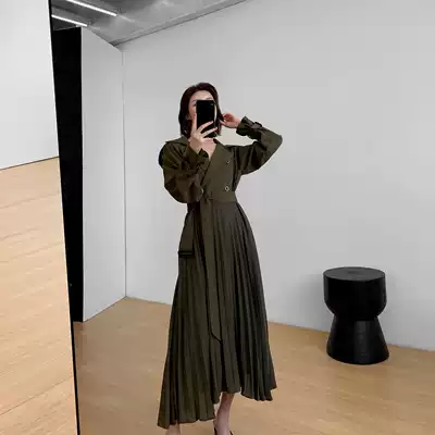Guo Ge custom 2020 Autumn New Korean version of military green temperament slim thin long version pleated dress